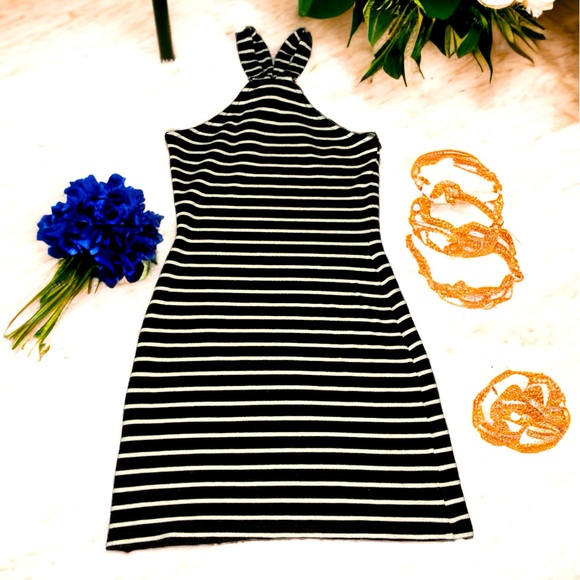 TOPSHOP Women’s black & white striped dress- 4P - Picture 2 of 3